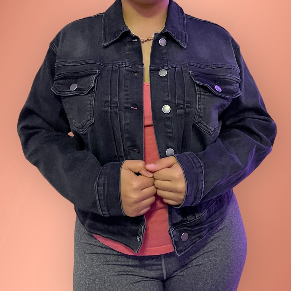 KARL LAGERFELD CROPPED DENIM BLACK JACKET (Size Large)